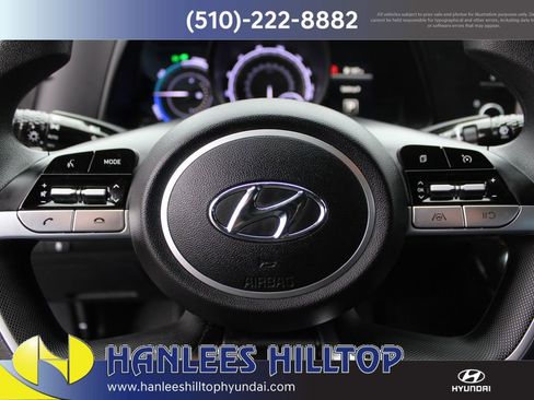 Used 2023 Hyundai Elantra Blue image 25