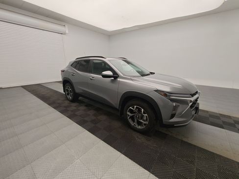 Certified 2024 Chevrolet Trax LT w/ Driver Confidence Package image 7