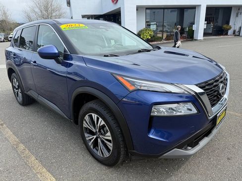 Used 2023 Nissan Rogue SV image 3