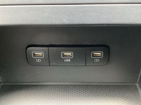Used 2023 Kia Carnival LX FWD image 30