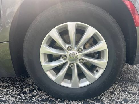 Used 2019 Chrysler Pacifica Touring-L FWD image 26