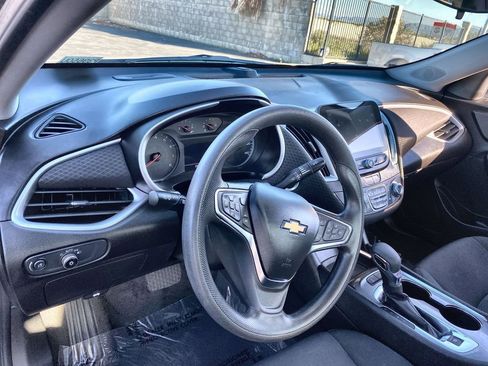 Used 2024 Chevrolet Malibu LT image 2