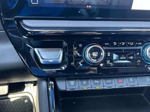 Used 2024 GMC Sierra 2500 AT4 w/ Technology Package image 37