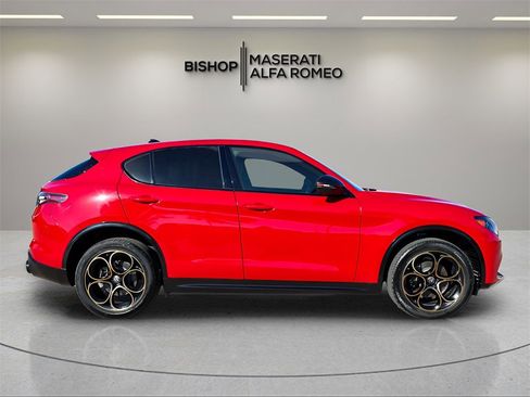 New 2025 Alfa Romeo Stelvio Sprint image 7