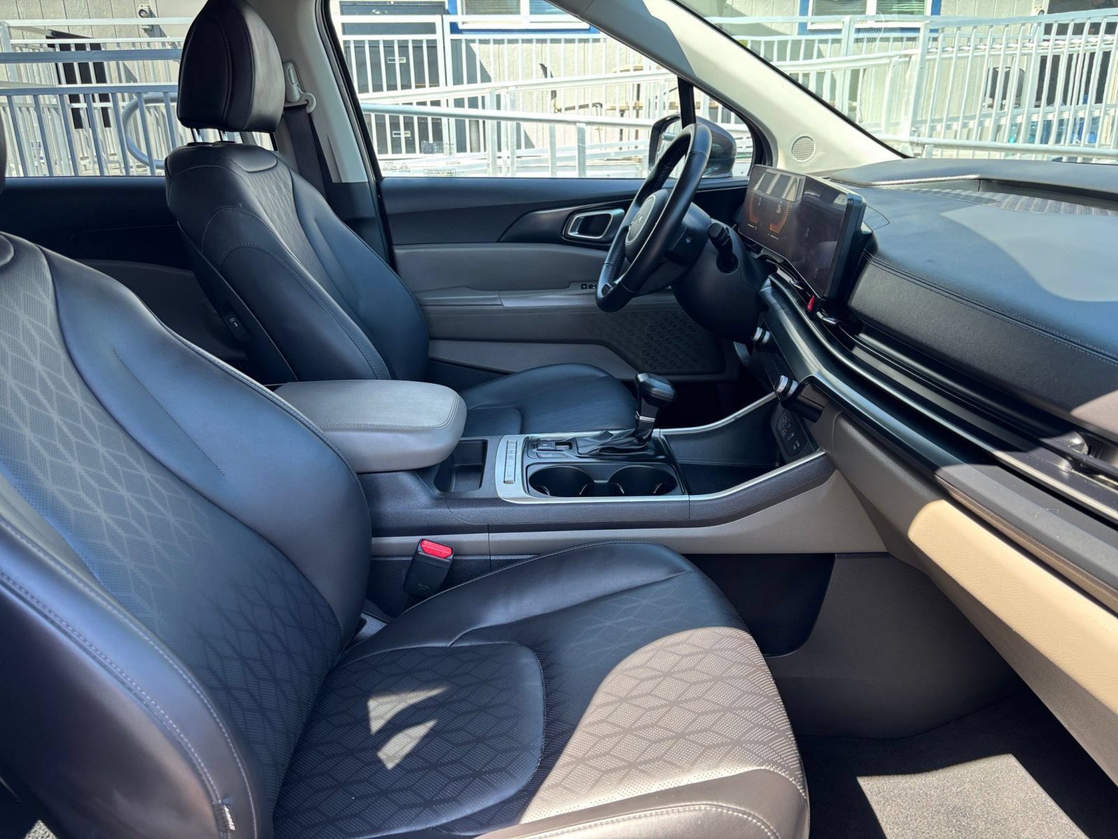 Used 2026 Kia Carnival FWD image 38