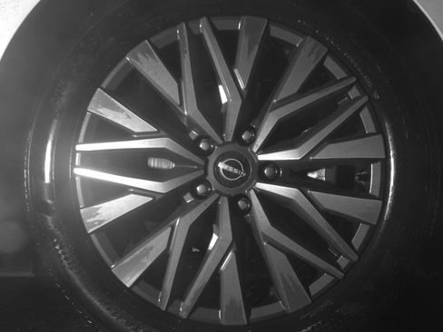 Used 2025 Nissan Altima 2.5 SV FWD image 12