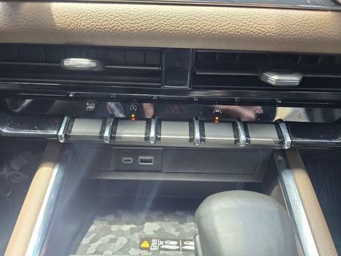 Used 2023 GMC Canyon Denali w/ Denali Black Edition AWD/4WD image 23