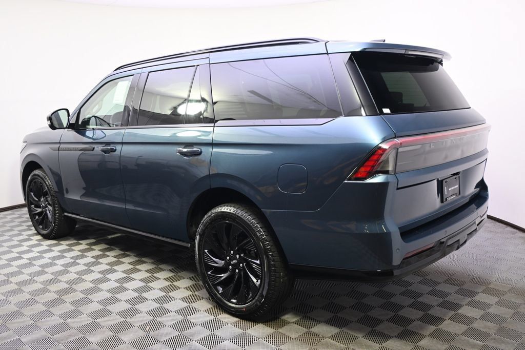 New 2027 Lincoln Navigator Reserve w/ Jet Appearance Package AWD/4WD image 3