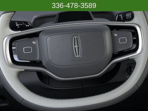 New 2026 Lincoln Navigator Premiere AWD/4WD image 12