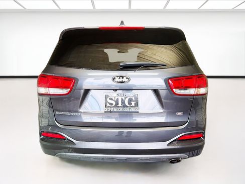 Used 2018 Kia Sorento FWD image 5