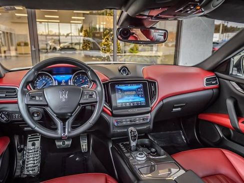 Used 2018 Maserati Ghibli image 26