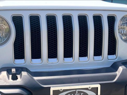 Used 2020 Jeep Wrangler Unlimited Sahara AWD/4WD image 29