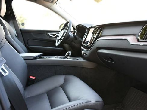 Used 2024 Volvo XC60 B5 Plus w/ Climate Package AWD/4WD image 27