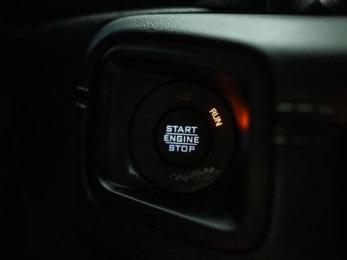 Used 2025 Jeep Wrangler Unlimited Sahara AWD/4WD image 17
