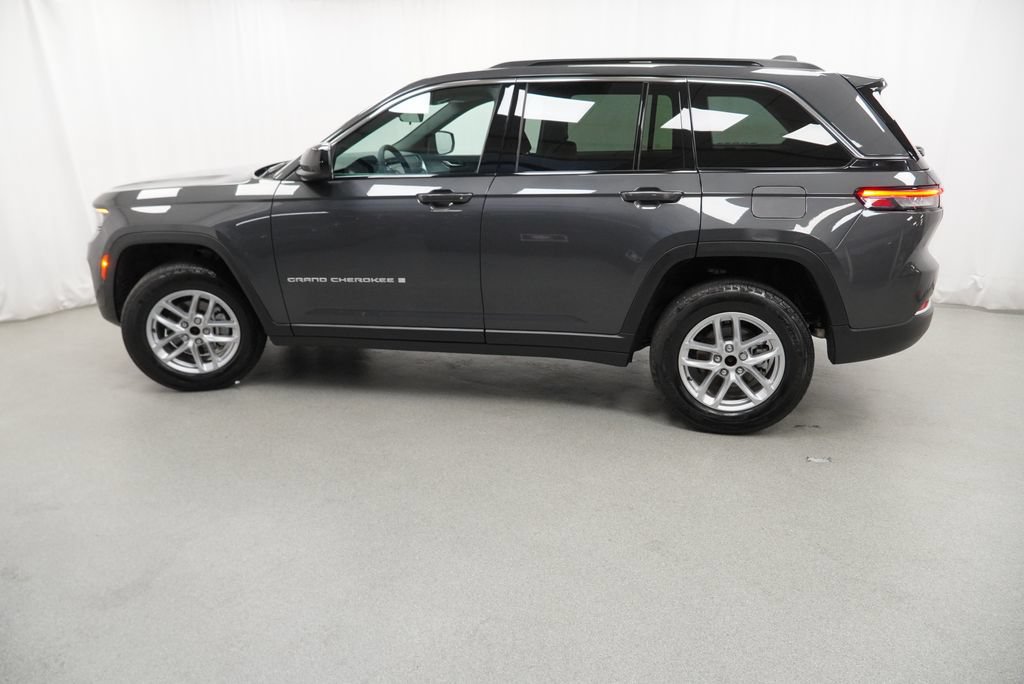 Certified 2025 Jeep Grand Cherokee Laredo X AWD/4WD image 30