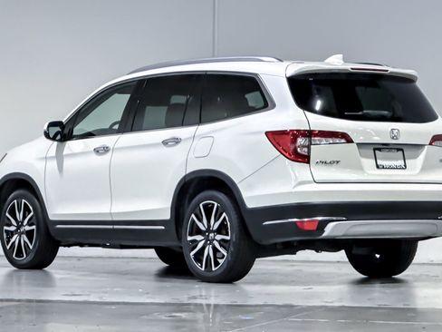 Used 2019 Honda Pilot Touring image 3