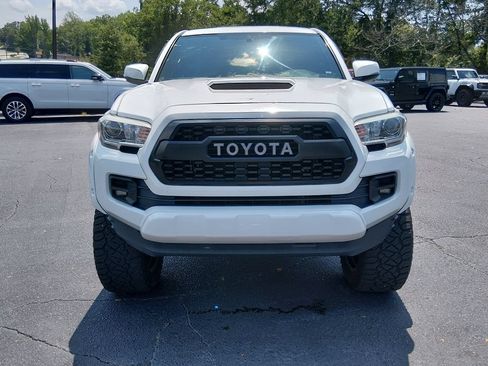Used 2016 Toyota Tacoma TRD Sport w/ Premium & Technology Package AWD/4WD image 9
