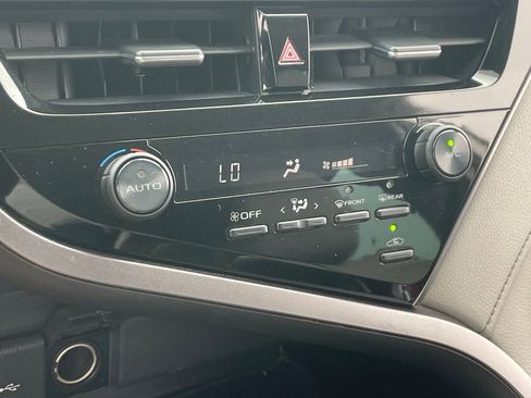 Used 2021 Toyota Camry SE w/ Carpet Mat Package (TMS) image 7