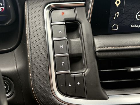 Used 2023 GMC Yukon AT4 w/ AT4 Premium Package AWD/4WD image 26