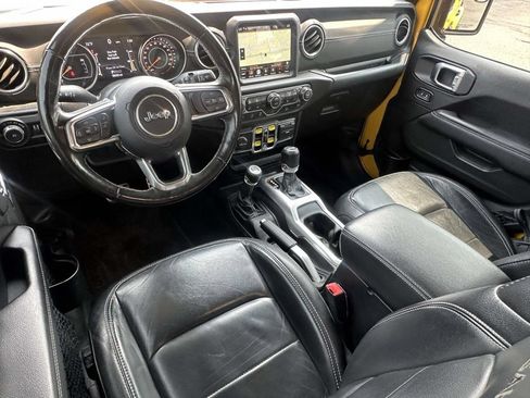 Used 2019 Jeep Wrangler Unlimited Sahara w/ Uconnect 4C Nav & Sound Group AWD/4WD image 14