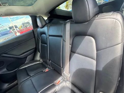 Used 2022 Tesla Model Y Long Range image 9