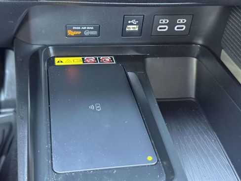 Used 2025 Toyota Camry SE FWD image 8