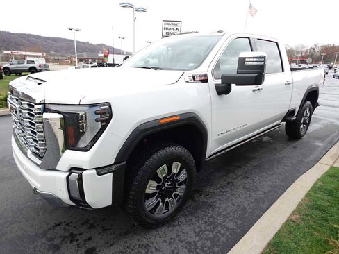New 2025 GMC Sierra 2500 Denali image 8
