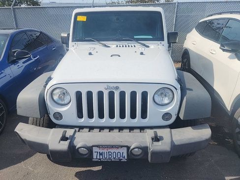 Used 2015 Jeep Wrangler Unlimited Rubicon w/ Connectivity Group AWD/4WD image 2