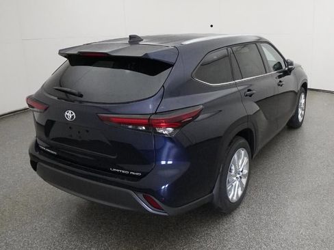 New 2026 Toyota Highlander Limited image 8