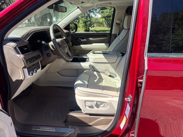 Used 2022 GMC Yukon XL Denali RWD image 12