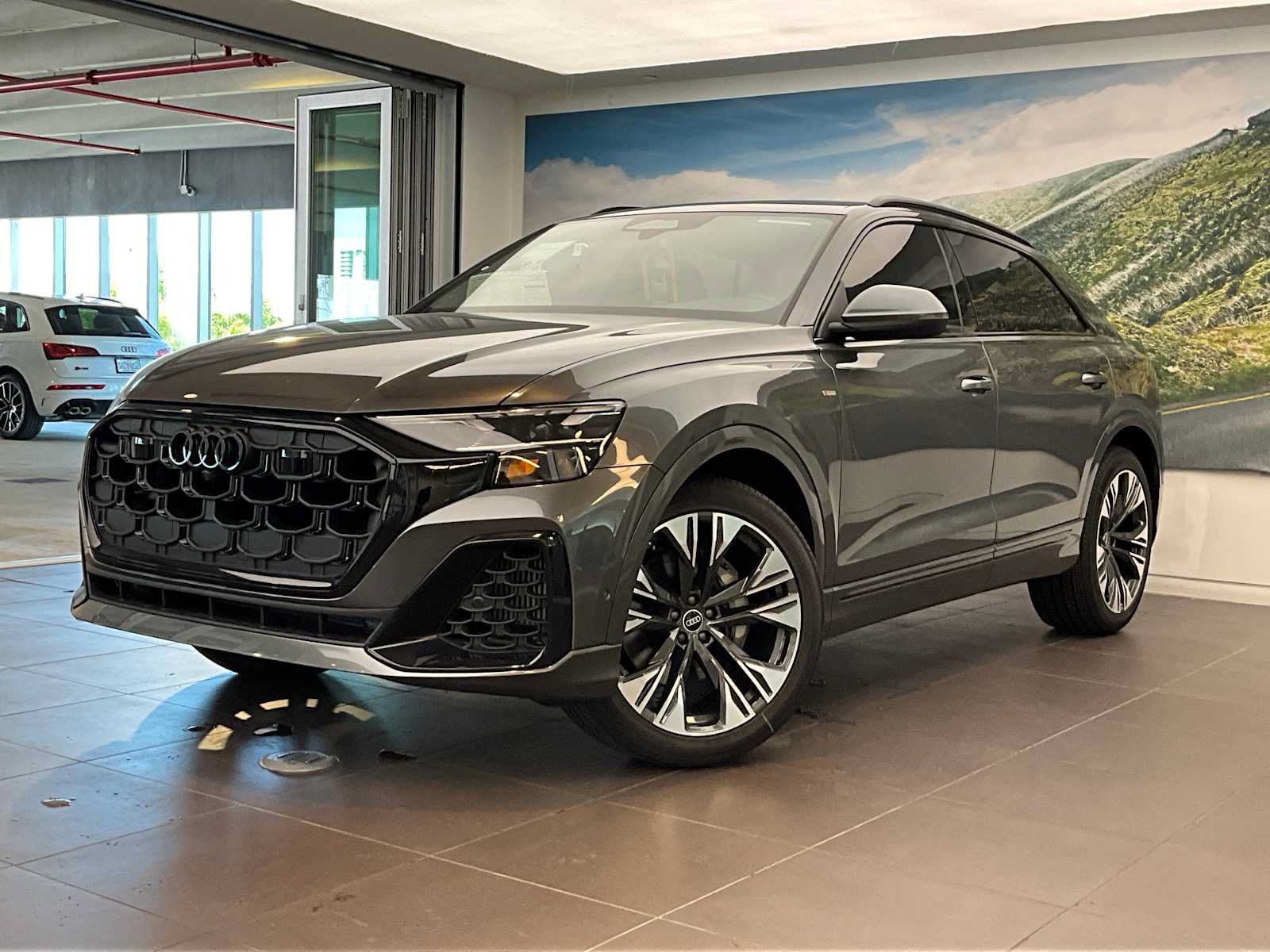 Used 2023 Audi Q8 Premium Plus AWD/4WD image 4