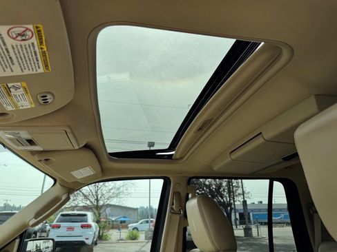 Used 2010 Lincoln Navigator 4WD image 29