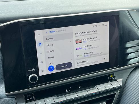 Used 2025 Toyota Camry SE image 18