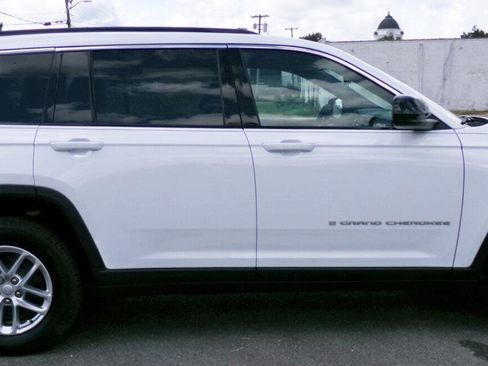 Used 2025 Jeep Grand Cherokee L Laredo w/ Trailer Tow Package RWD image 5
