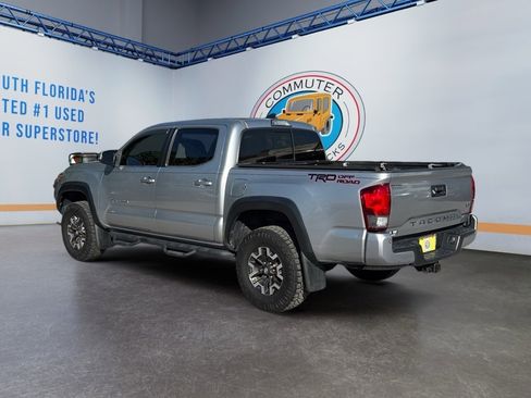 Used 2017 Toyota Tacoma TRD Off-Road image 3