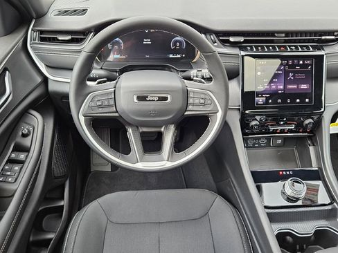 New 2025 Jeep Grand Cherokee Laredo X w/ Luxury Tech Group I RWD image 12