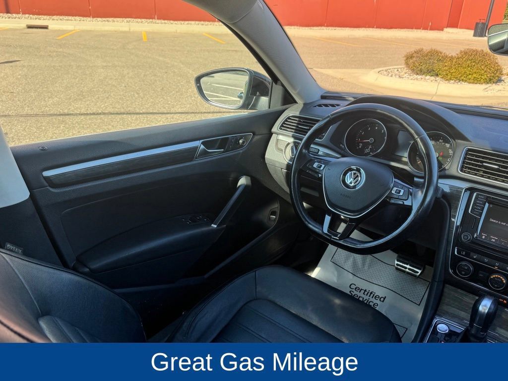 Used 2017 Volkswagen Passat 1.8T SEL Premium FWD image 15