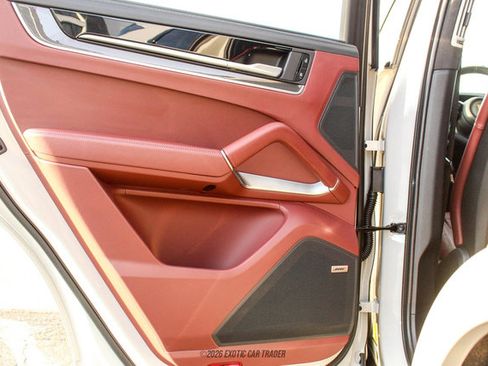 Used 2025 Porsche Cayenne GTS image 42