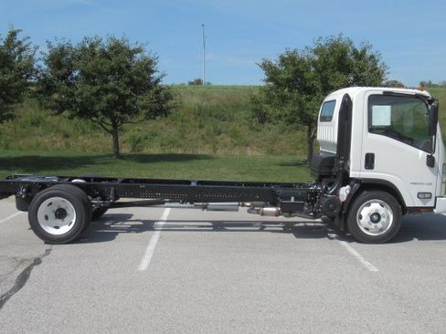 New 2025 Chevrolet Low Cab Forward image 2