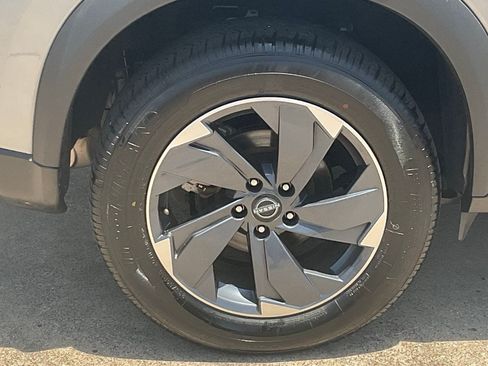 Used 2025 Nissan Rogue SV FWD image 7