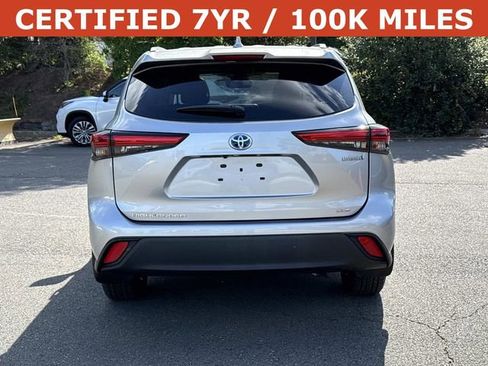 Used 2022 Toyota Highlander XLE AWD/4WD image 3