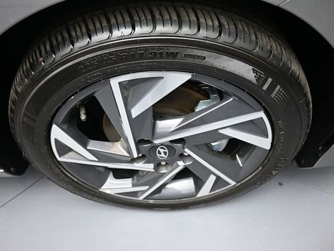 Certified 2025 Hyundai Elantra SEL image 13