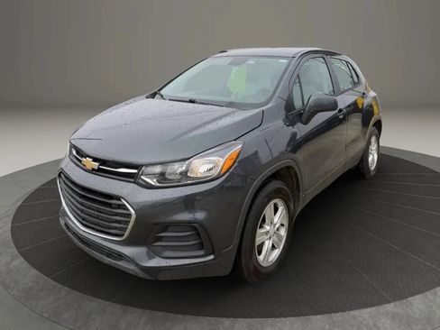 Used 2019 Chevrolet Trax LS AWD/4WD image 3