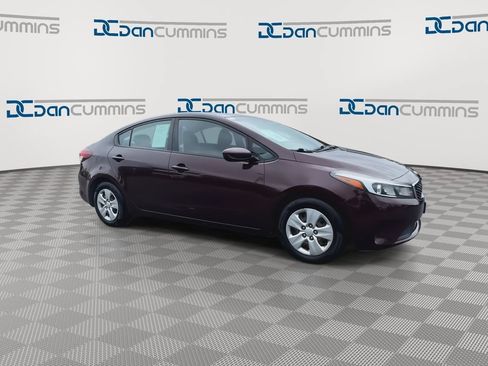 Used 2018 Kia Forte LX w/ LX Rear Camera Package FWD image 2
