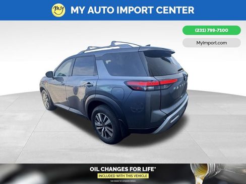 Used 2025 Nissan Pathfinder SL AWD/4WD image 3