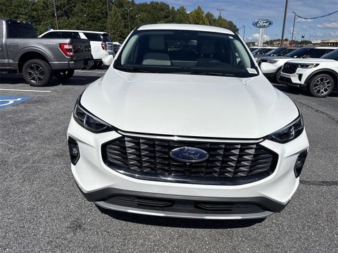 Used 2023 Ford Escape Platinum image 2