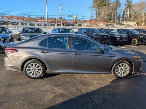 Certified 2018 Toyota Camry LE image 9