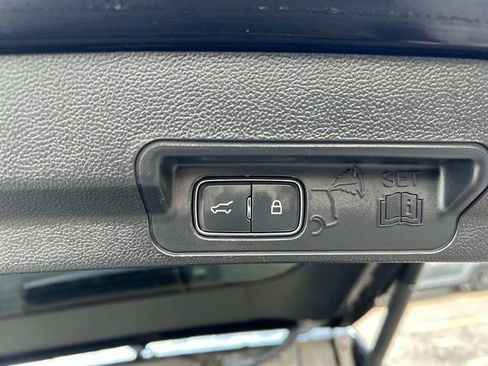 Used 2023 Ford Explorer XLT w/ Equipment Group 202A image 14