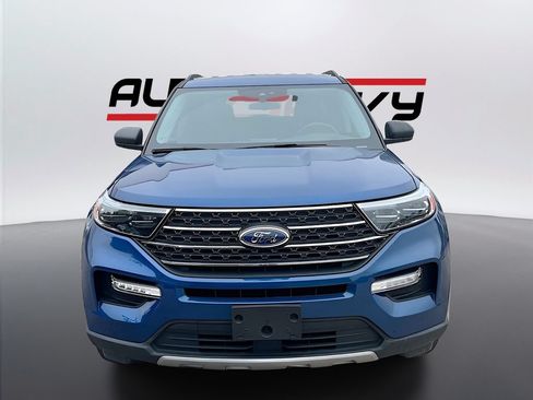 Used 2022 Ford Explorer XLT w/ Equipment Group 202A RWD image 2