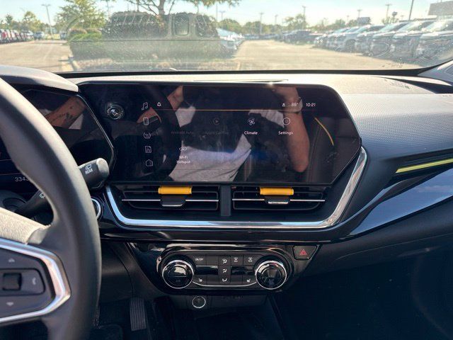 Used 2025 Chevrolet Trax ACTIV w/ Sunroof Package FWD image 15